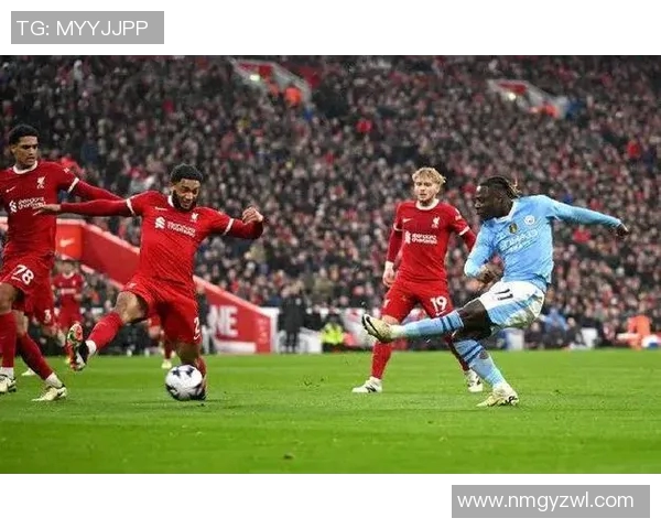 利物浦主场迎战曼城争夺英超榜首之战精彩回顾与分析
